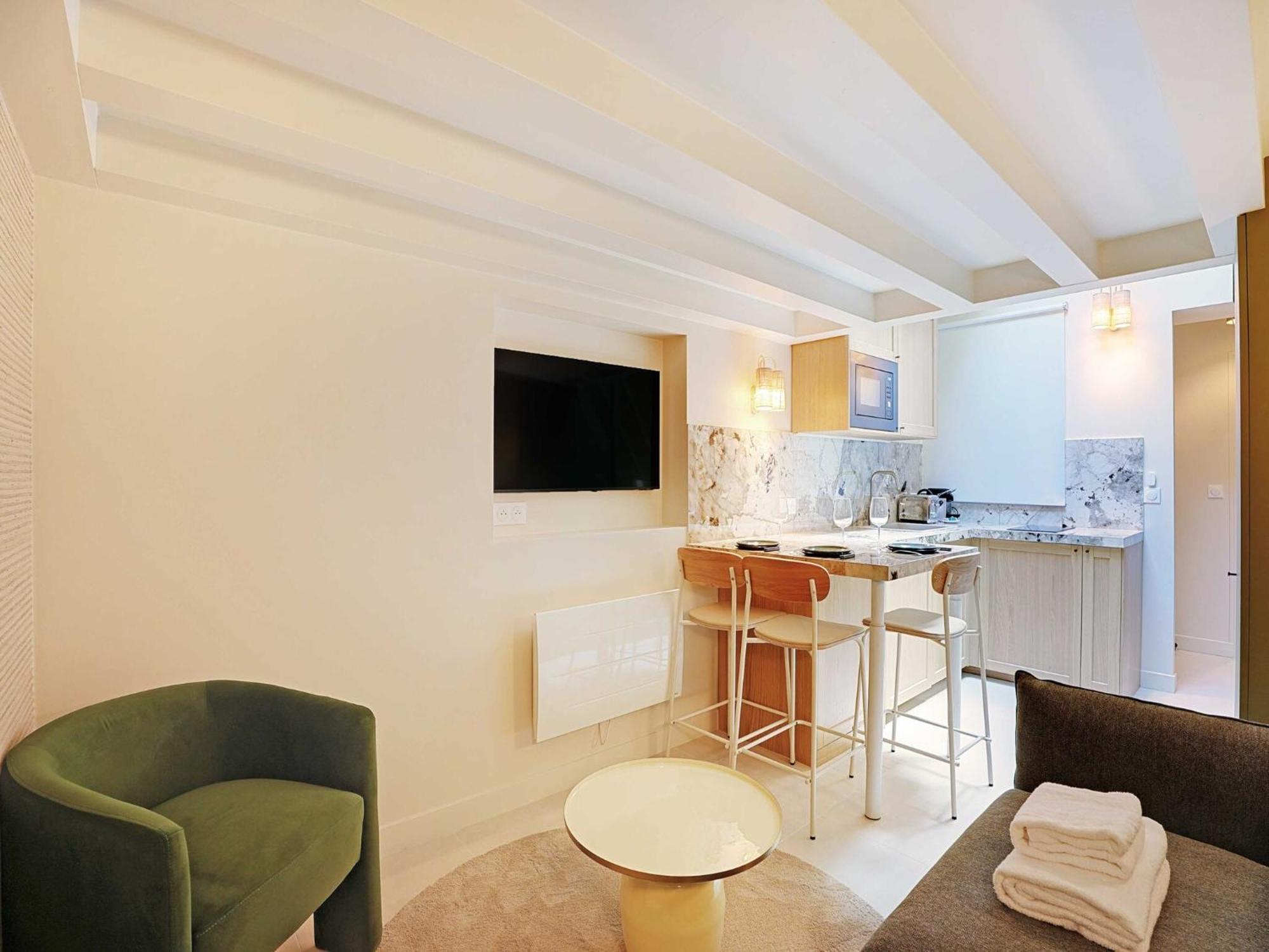 Apartment Chic And Cosy Apartment-canal Saint Martin