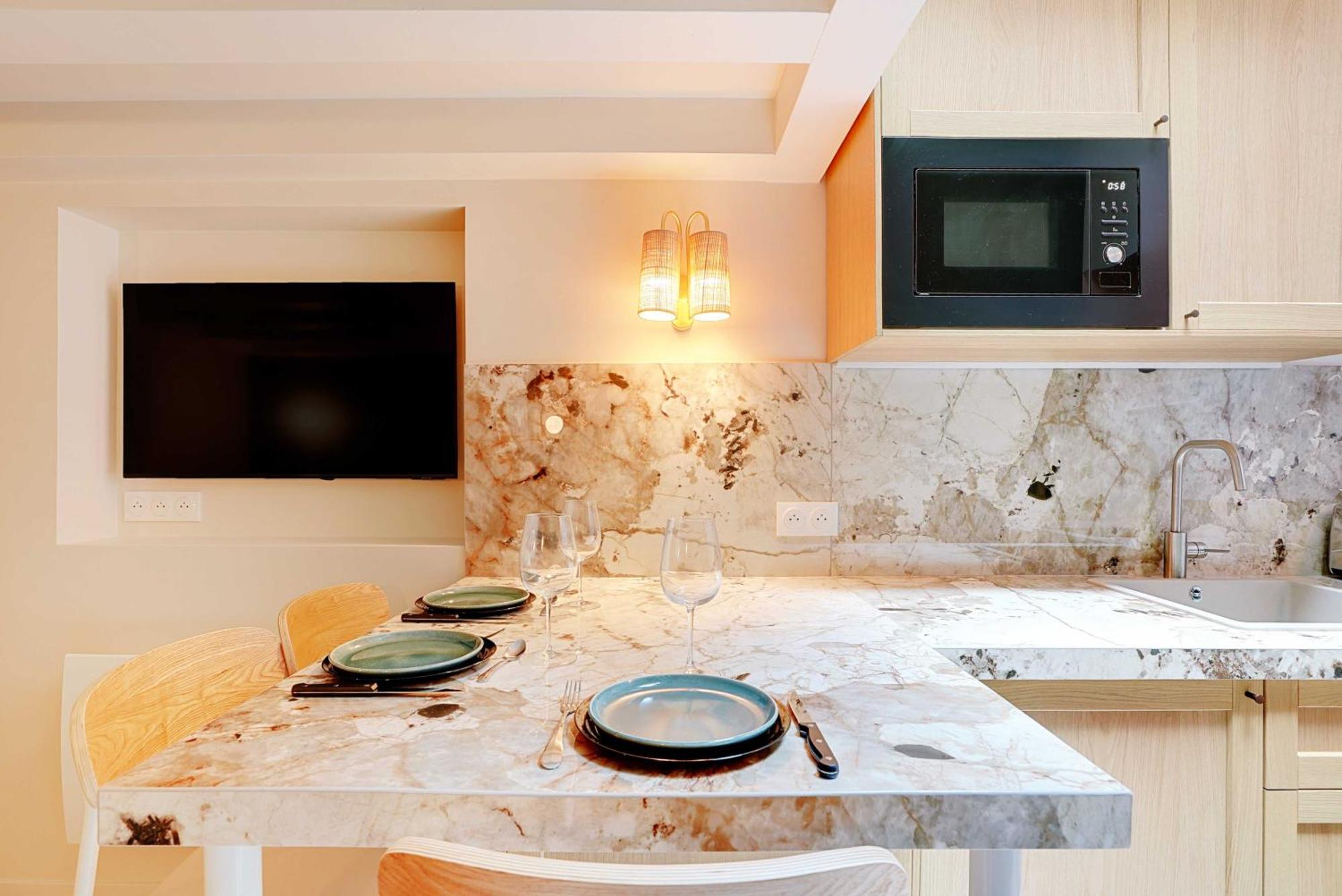 Chic And Cosy Apartment-canal Saint Martin Apartment Paris